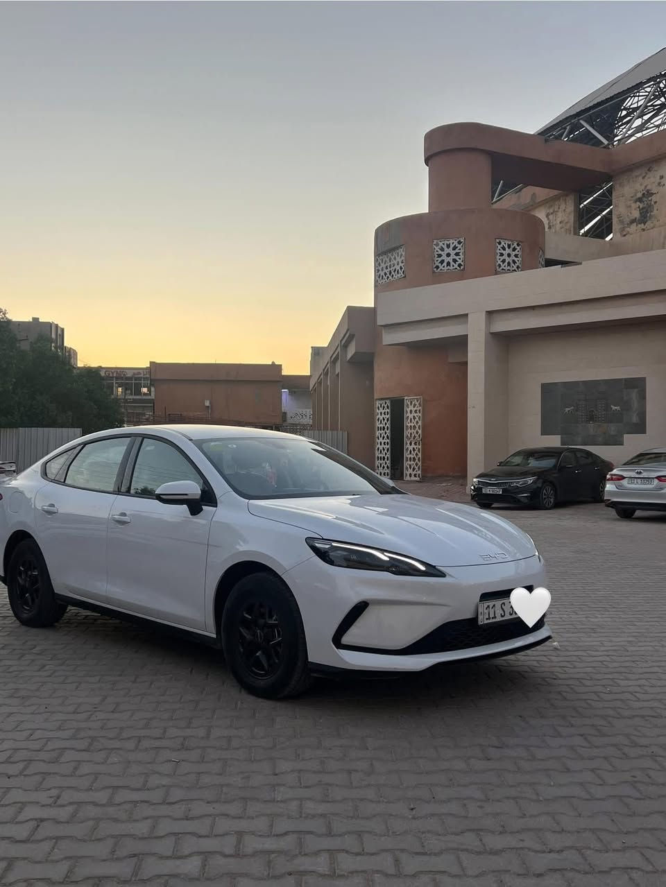 السلام عليكم للبيع 

بی وای دی 2025 ــــــــ BYD SEEL 05 
داخل ابیض
مشي 600 كيلو بعدها زيرو بحاله وكاله 
السیارة دعامي لدعامیة مکفولە  
رقم بغداد  شرط تحویل 
مکان بغداد البياع  
***********  الواتساب  موجود
