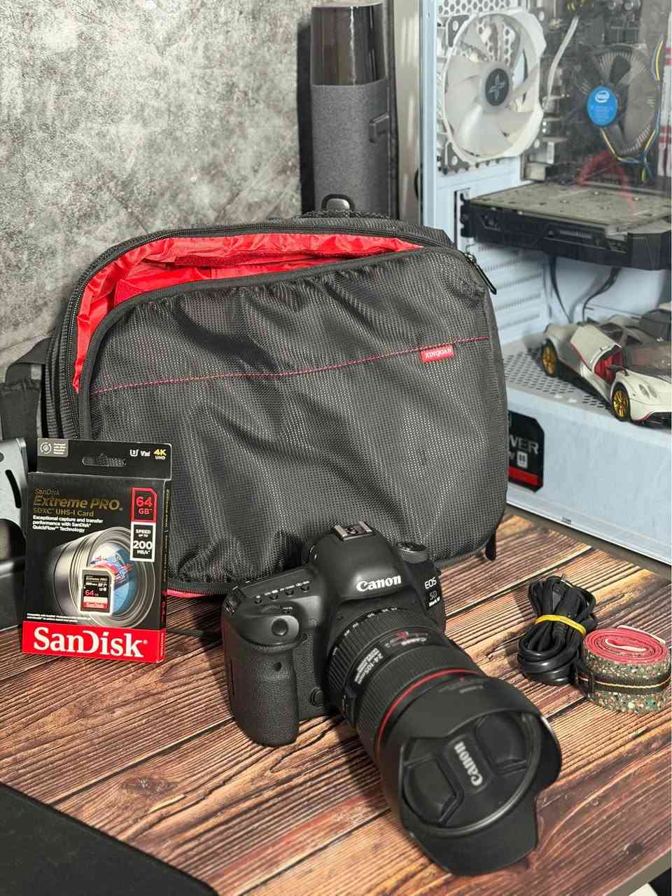 ⁨ ⁨ ⁨ ⁨ ⁨ 📸 Canon EOS 5D Mark IV + 24–105mm f/4L IS II USM

كامرة فول فريم احترافية من كانون، مناسبة للتصوير الفوتوغرافي والفيديو بجودة عالية جدًا 👌
خيار مثالي للأعراس، البورتريه، الطبيعة، والتصوير التجاري.

🔹 الحالة: مستعمل نضيف
🔹 النظافة: 95٪؜
🔹 عدد الشترات: 68 kشتر
🔹 العدسة: Canon 24–105mm f/4L IS II (الإصدار الثاني – بلادي)

⚙️ المواصفات:

• مستشعر فول فريم 30.4 ميگابكسل
• تصوير فيديو 4K
• نظام تركيز Dual Pixel AF
• ISO عالي بأداء ممتاز بالإضاءة الضعيفة
• شاشة لمس
• واي فاي + GPS
• هيكل مغنيسيوم مقاوم للعوامل الجوية

📦 الملحقات:
• جنطة كتف
• شاحنة
• حزام (تصميم نقش – بلادي)
• بطارية بلادي
• رام 64GB (4K) هدية 🎁

💰 السعر: 1,685,000 دينار عراقي

📩 للاستفسار أو الحجز: مراسلة الصفحة
🚚 توصيل مجاني لجميع محافظات العراق⁩⁩⁩⁩⁩ كركوك, العراق


**إذا كنت صاحب هذا الإعلان وتريد حذفه لأي سبب، رجاءا أرسل رسالة إلى الدعم الفني**