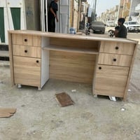 ميز مكتبي • نظيف • كربلاء