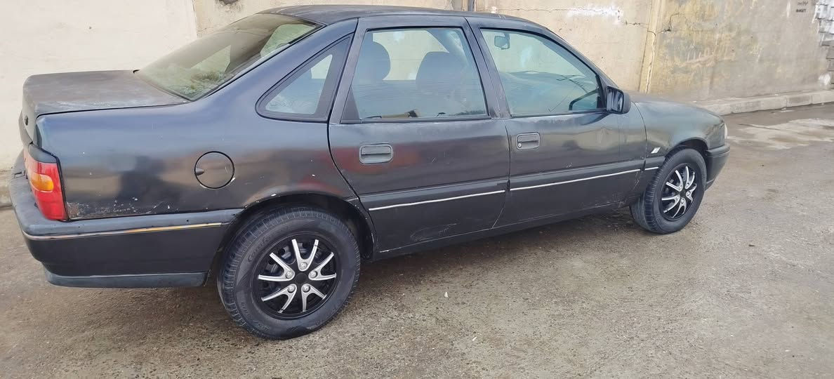 سياره اوبل فكتره موديل ٩٢ حجم ١٨ محرك كصه جديد كير طخم تايه جديد باتري جديد دبلات طخم سياره جاهزه تحويل السعر  ٣٨  وبيه مجال
***********
***********
