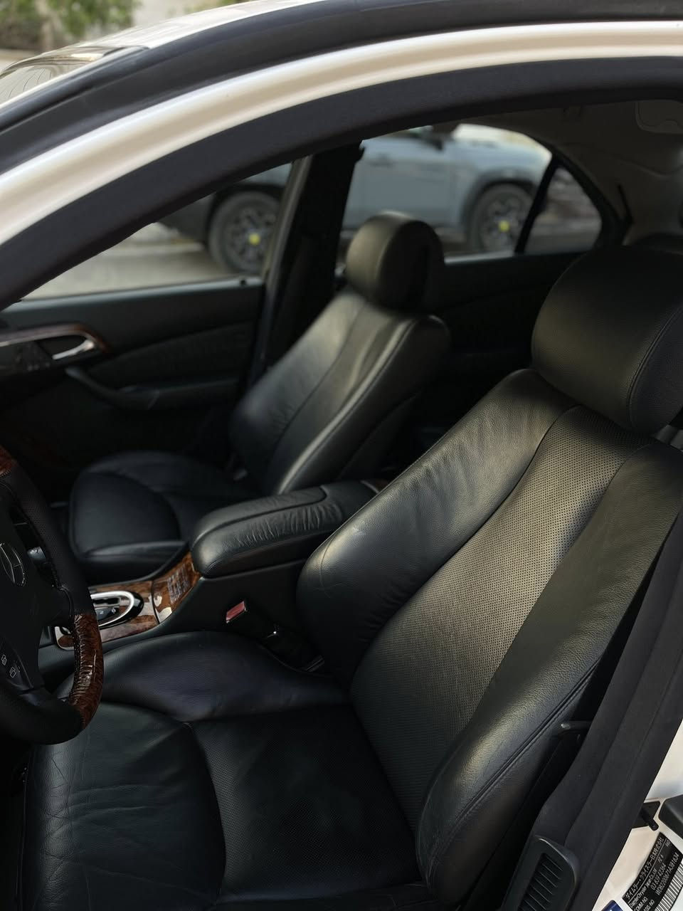 Mercedes s350 2004
سيارة جاهز مابى اى شى كلش كلش جديدة
رقم كركوك  قرار ٤٨ 
مكان سيارة سليمانية
***********
