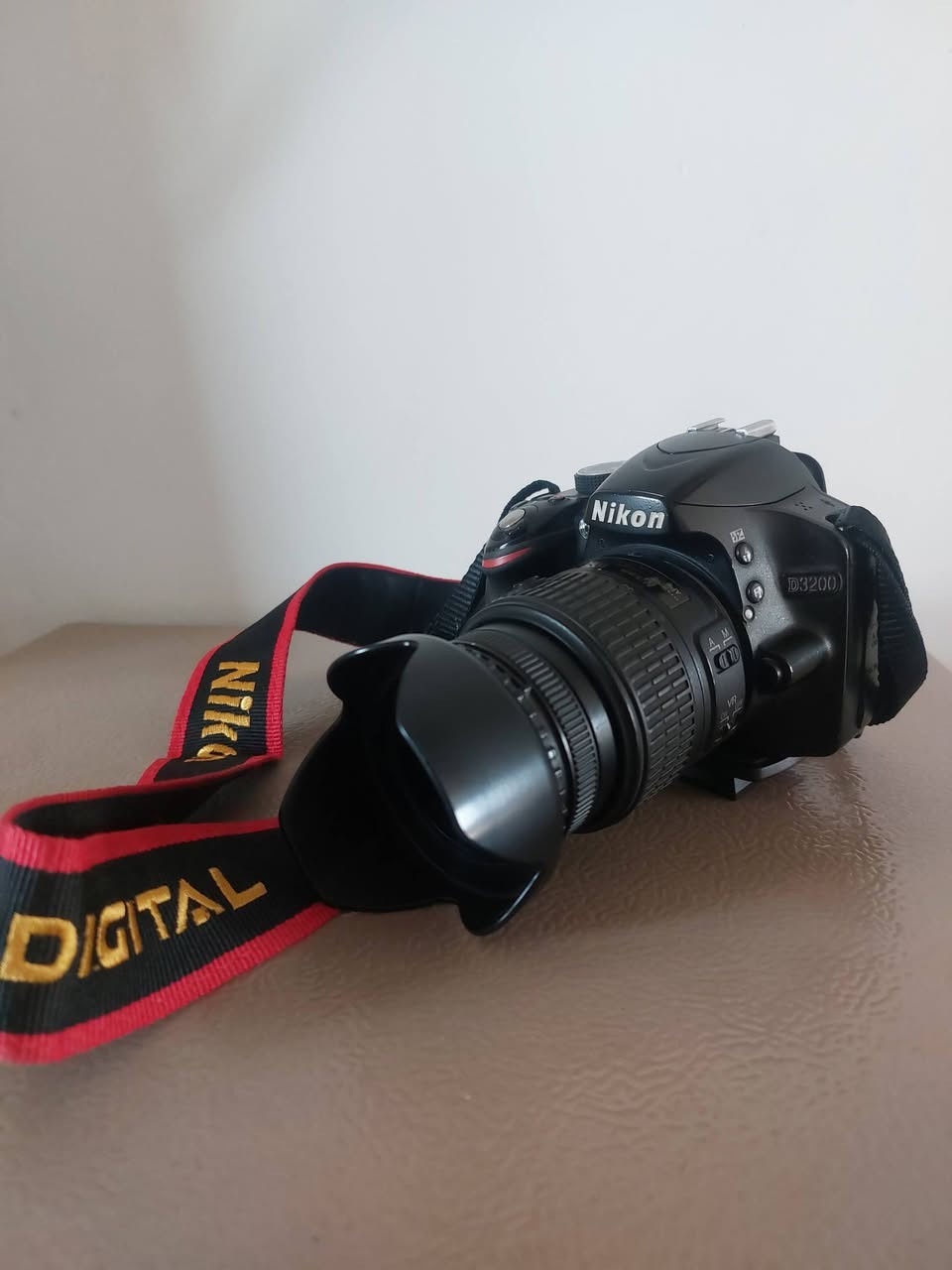 كاميرا نيكون 3200d مع محتويتها #للبيع كاملة و نظيفة  تصوير صور و فيديو دقة جيدة  
السعر 160  مكاني بعقوبة رقمي ***********
