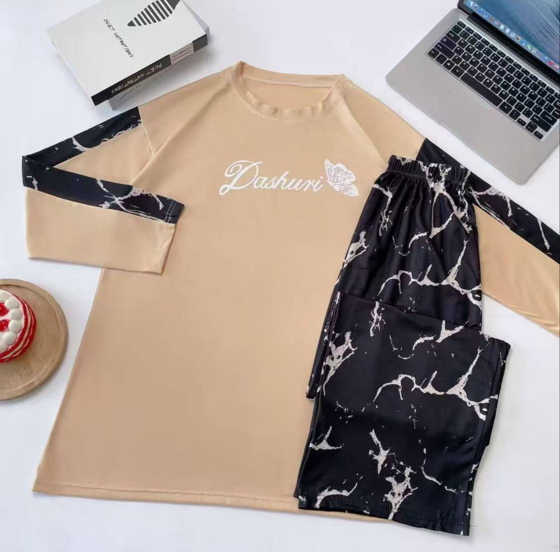 تراك نسائي بدي طويل نازل وبجامة عريضة
قطن الناعم درجة اولى 
قالب عريض 
سعر الدرزن 60 الف 
وزن 60 الى 100 كغم


**إذا كنت صاحب هذا الإعلان وتريد حذفه لأي سبب، رجاءا أرسل رسالة إلى الدعم الفني**