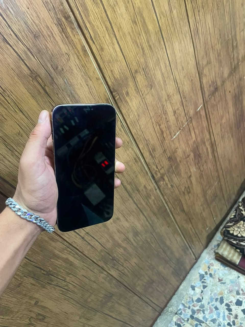 السلام عليكم ايفون ١٢ برو ماكس ذاكره ١٢٨ مبدل شاشه وكامره مرات تعلك بس شاشه نوعيه تخبل بطاريه ٧٩ بلاديه شحنه فوول السعر ٢٩٠ الف وبي مجال *********** مكان بغداد البياع
