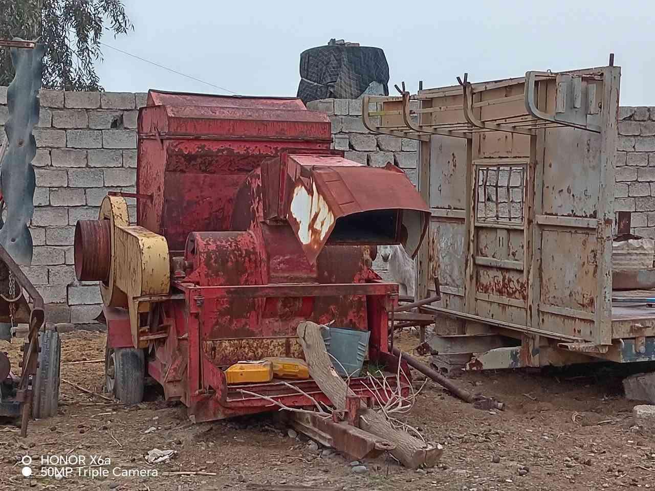 يوجد مقطورة وگراضة وحاصودة وعربانتين للبيع الاستفسار اتصل على هاذا الرقم  ***********
