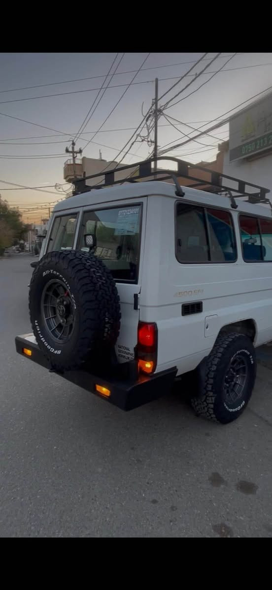 للبيع سياره لاندكروز حوثيه موديل 2002
قفل مركزي…….جام كهربائي …..شاشه ايباد …تحكم استيرن تبريد ثلج 
4️⃣✖️4️⃣فورويل دبل اكسل  
رقم سنويه جديد 
سياره مصبوغ حزام فقط للجماليه
جديده بمعنه كلامه مكان سياره كركوك
 كير محرك كوله بشرط لا صرف لا بخار تبريد تتفئه كولها شغال
محرك. كاز بلادي…بيهااا حصه كاز بين يوم ويوم تستلم ٤٠لتر كاز 
دبل اكسل شغال سياره كول جسمهااا شغلا مابيهااا برغي نقص 
مكان سياره كركوك سعرهاا:-📌165📌وبي مجال بصيط
خابر وتدلل رقم 📞 *********** كركوك, العراق
