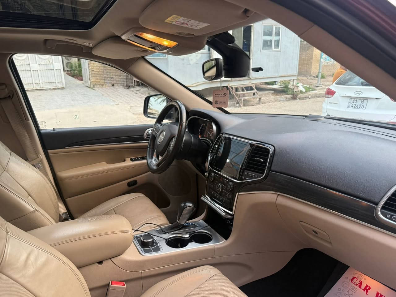 السلام عليكم للبيع جيب لمتدد ابلاص يعني فول 1على 1 المواصفات 
بنراما
كراسي جلد كهرباء ميموري خزن 
استيرن كهرباء 
تدفئا او تبريد بلكراسي 
شفتات استيرن 
3 شاشات 
حساس امامي خلفي
عداد المسافه 80 الف كم
خليجي شركه هارلم بدون صبغ بدون تبديل عدا  رصعه اصغيره بلحنطه بارف مكينه ما مفتوحه. ابلاد على وضع الشركه السعر المطلوب  24900$  العنوان بغداد شارع فلسطين  الاستفسار على الرقم ***********
