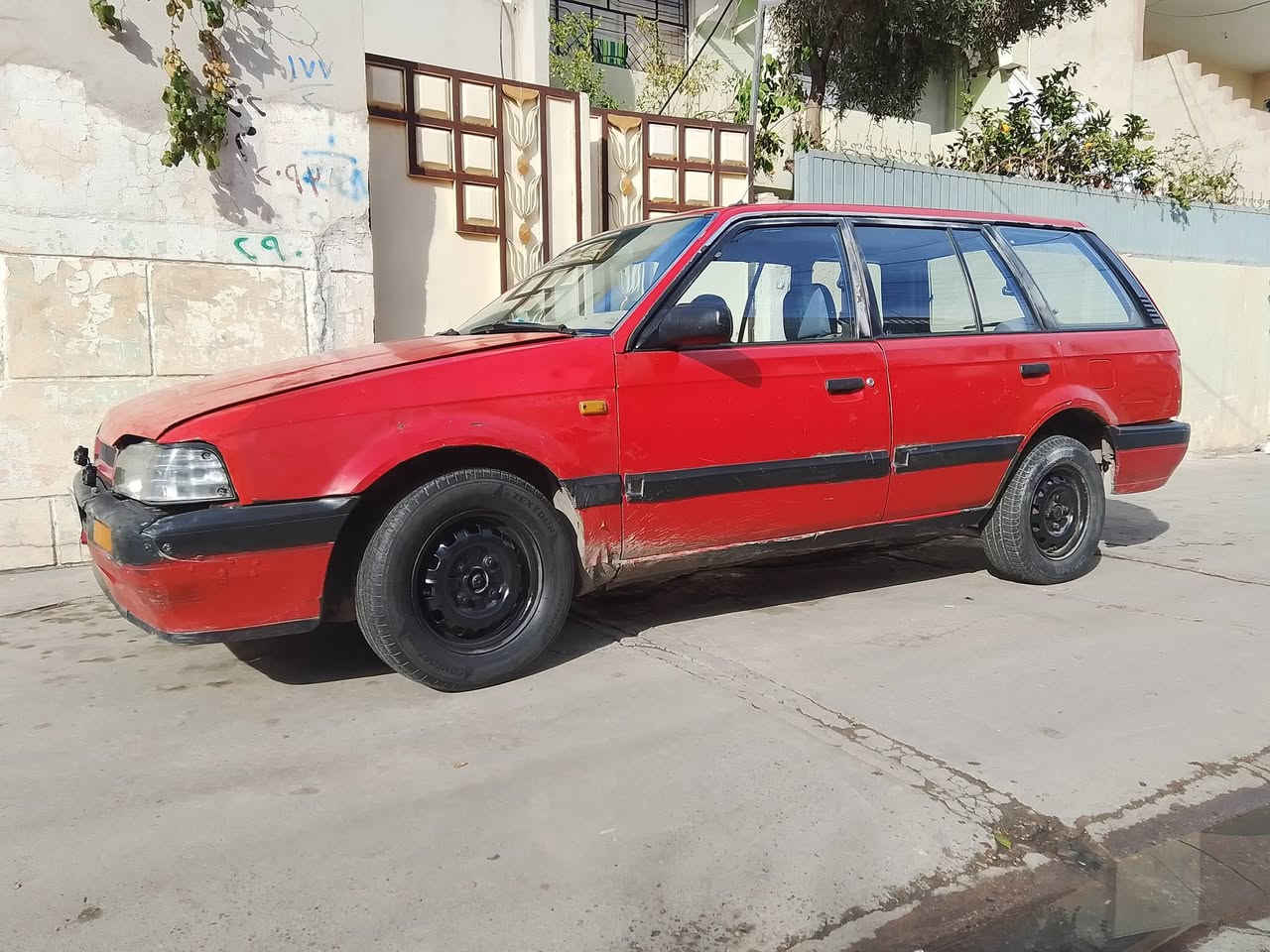 السلام عليكم
سيارة مازدة 323سنوية عظم الى 29موديل 1990شرط الوكالة والتحويل كاربون بانزين السعر18ورقة  وبيها مجال للطيبين
***********
