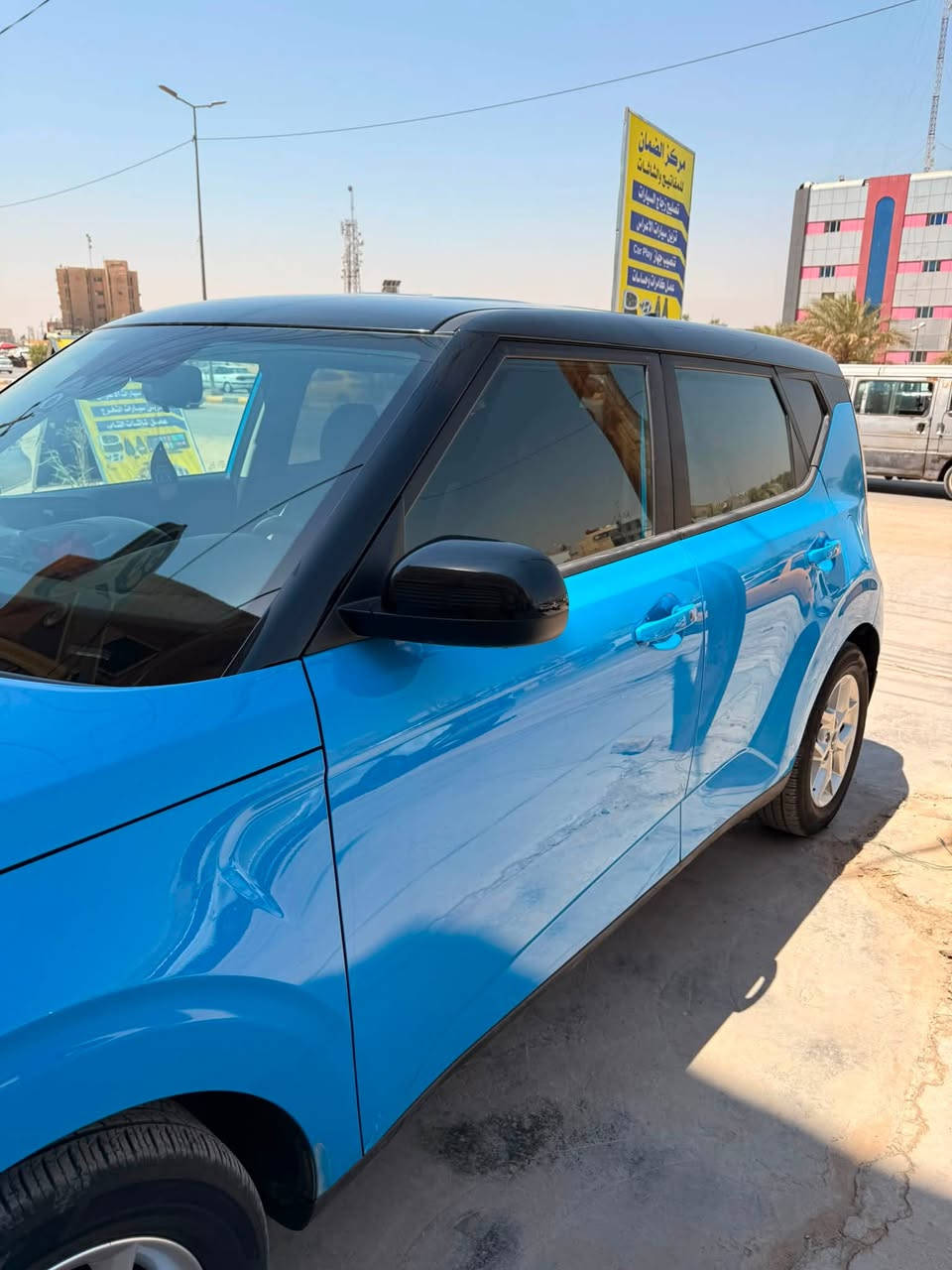 تو كلررر اصل اصل  ماشيه 18 ميل وقابل للزياده ع ايدي طبت  ✈️. كيا صول [2023] للبيع، مال بيت ومكفولة من كل نقص!"**

> **يا الله، توكلنا على الله..**

> سيارة مال بيت،

 قطرة نقص ما بيها، وجاهزة من كلشي  دير بنزين واطلع وين ما تريد.

> ### 🌟 مواصفات السيارة:
السيارة نظام بصمه مو سويج وشاشة تدعم كار بلي او اندرويد اوتو 

>  * **المحرك:**  ناعم جداً، عزم قوي، واقتصادي درجة أولى  (ما تصرف نهائياً).

>  * **التبريد:** ثلاجة، ثلج يجرش وما يأثر على نمرة المحرك بالازدحامات.

>  * **الحدادية ** 100% جديدة، لا طقة ولا رنة، السيارة عالية  ومرتفعة عن طسات شوارعنا .بيها نصبة مخيفة

>  * **الدواخل:** شاشة كبيرة،حساسات، رادارات جانبية، رادارات مال مطبات،كامرة دوارة،انظمة قيادة ذكية،ترحيب ذكي عند الدخول،تحكمات ستيرن كاملة، دواخل جديدة ونظيفة جداً.

>  * **الضرر:** [: حادثها بسيط جداً الجنطة فقط بارد بدون تبديل بدون فتح جامه باقي كفاله فقط اكو كم ملاحضة بسيطة

>  * **الكفالة:** مكفولة كير، محرك، حوض تكم ، وبشرط الفحص وين ما يعجبك.  

> 📍 **المكان:** [حله شارع نادر  ]

> السعر 169 وبيه مجال بسيط 

> 📞 **للاستفسار والاتصال:** ***********
