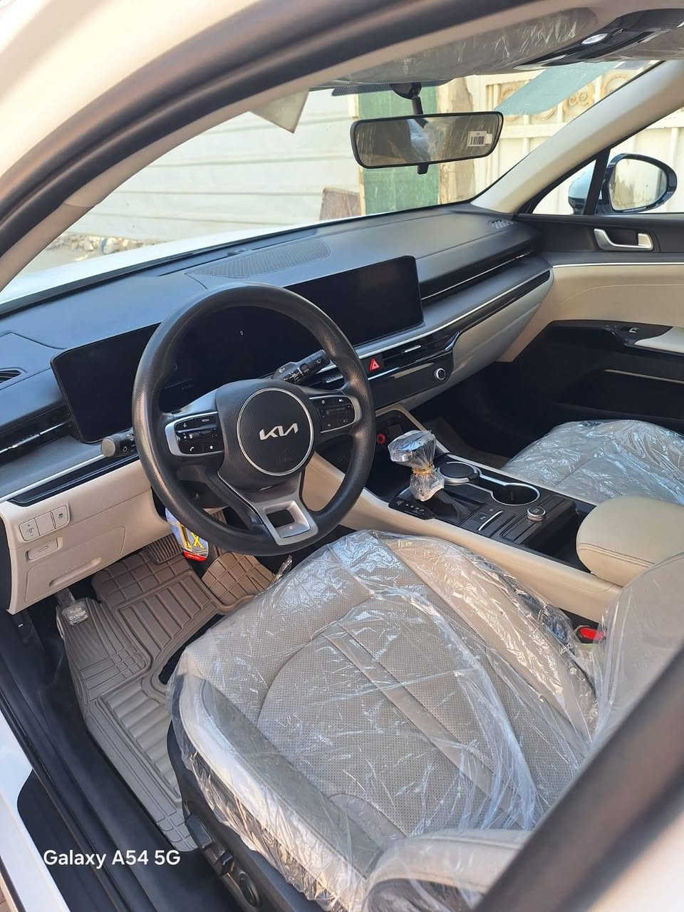 كي فايف ٢٠٢٤ الشكل الجديد خليجي مكفوله فول مواصفات رقم بغداد مكينه ٢٥٠٠ ماشيه ٤٠ الف السياره جديده وجاهز وأحله من الصوره
مواصفات بني راما حساس أمامي خلفي تبريد قطعتين مناخ منفصل كامره خلفيه شاشه دجتل مري قابله للطي ريل نفي كيشن تحكمات استيرن جهتين وباقي المواصفات رايده ٢٢٠ وبيه مجال رقمي ***********
***********
