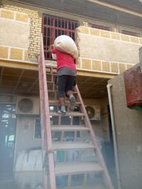 اني اخوكم اشتغل عامل اصعد مواد البناء عله الظهر تنزيل وتفريغ مواد تنظي...