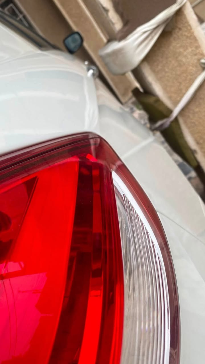 السلام عليكم 
🔥 للبيع سوزوكي سياز 2023 استلام شركة عامة🔥
(رقم بغداد)انكليزي 

🚘 Suzuki Ciaz 2023
(مكفولة كفالة عامة)

✨ المواصفات:
🔹 محرك 1.5 لتر اقتصادي وقوي
🔹 ناقل حركة أوتوماتيكي)
🔹 كاميرا خلفية
🔹 حساسات خلفية
🔹 مثبت سرعة)
🔹 تحكم من المقود
🔹 بلوتوث + USB + AUX
🔹 مرايا كهربائية مع إشارات جانبية
🔹 زجاج كهربائي
🔹 مكيف ثلج وتبريد ممتاز
🔹 نظام ABS 
🔹 شنطة واسعة جداً

(الكاعيات والكبات والكتلوك والجك بل نايلون ما مفتوحات سبير منازل)

السيارة ماشية (١٨،٠٠٠ زيرو)
💰 السعر: 160 بيها مجال

📍 الموقع: بغداد

📞 للاستفسار ***********4
