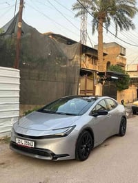 تيوتا بريوس 2023  فئه xle فول عدا البنوراما حادث خلفي فقط باب الجنطه ب...