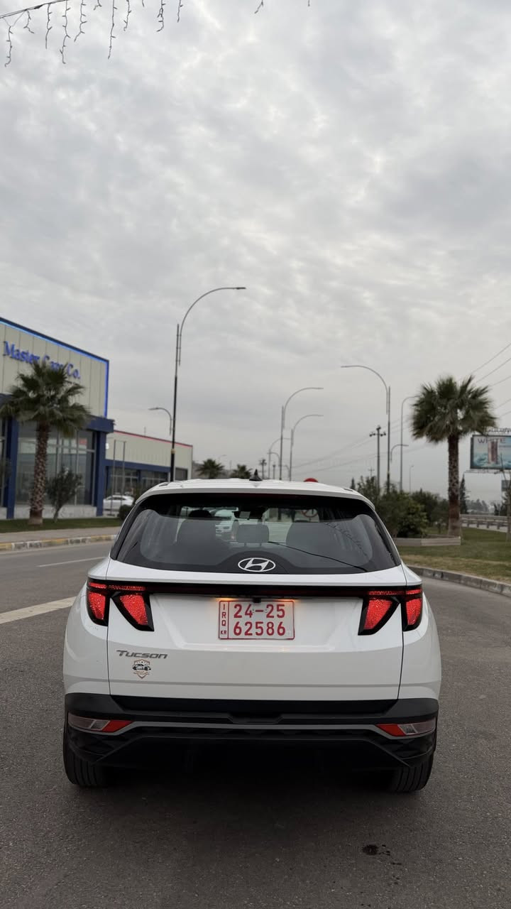 توسان موديل 2024 وارد امريكي باب خلفي صبغ فقط لون ابيض ثلجي ماشي 14 ميل فقط مكينة 2500 تنفس طبيعي 

مواصفات 
*شاشة 
*كاميرا 
*هندبريك دكمة 
*نظام اوتو هولد 
*ثلاث وضعيات قيادة 
*كروز سرعة 
*مثبت مسار 
وباقي مواصفات المعروفة 

مكان السيارة دهوك معارض الجديدة 

السعر : 188$ 

للاستفسار الاتصال على الرقم 
***********
