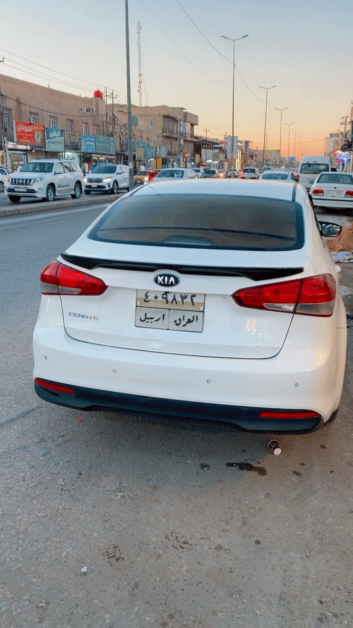 السلام عليكم سيراتو موديل 17 رقم اربيل محرك 1600 موصفاته عاديه معروفه تحكم جهتين اشاير بلمري تخم تاير جديد حداديه جديده مكينه كير كوله بشرط بيه باب الوره بيه بارد  مكاني نجف السعر 128وبيه مجال قليل رقم موبايل ***********
