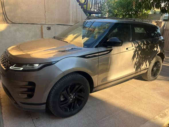 Land Rover RANGE ROVER EVOQUE R-DYNAMIC S 2023 
خليجي، وكالة، مكفول ولا تزال تحت الضمان ✅️

⚙️محرك 4 سلندر 2.0L توربو 
🛞دفع رباعي AWD + كير 9 نمر 

مواصفات R-DYNAMIC S فول للأخير
🟫 نظام دخول + تشغيل محرك ذكي بدون مفتاح 
🟫مرايات جانبية كهرباء + هيتر 
🟫داخل جلد بالكامل + كشنات تدفئة
🟫شاشة ديجيتال 

🛡أنظمة السلامة ومساعدة السائق 
🔸️كاميرا خلفية + كاميرا 360 درجة 
🔸️نظام نقطة عمياء 
🔸️فرملة طوارئ
🔸️نظام محافظة ع المسار 
🔸️نظام مثبت سرعة تفاعلي 

ماشية 2 ألف كيلو متر فقط ✅️

مكان السيارة بغداد حي الجامعة
مرقم بغداد بإسم شخصي تحويل مباشر 

السعر 35.000💲 فقط

للإستفسار 
*********** إتصال أو واتساب 

#رانج #للبيع
