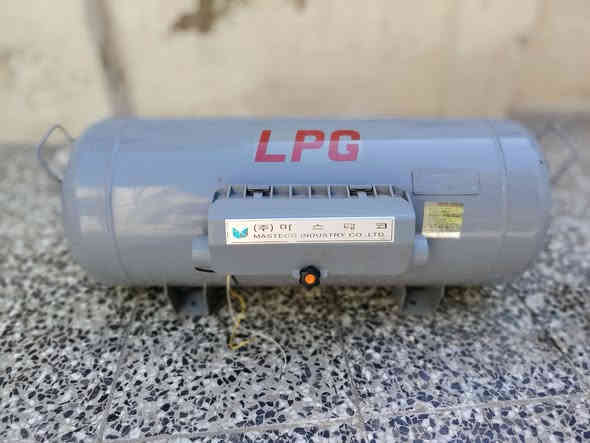 سلام عليكم شباب عندي منضومه غاز شغاله مال حاويه كوري اصلي السعر 250 مكاني بغداد حي اور رقم الهاتف ***********
