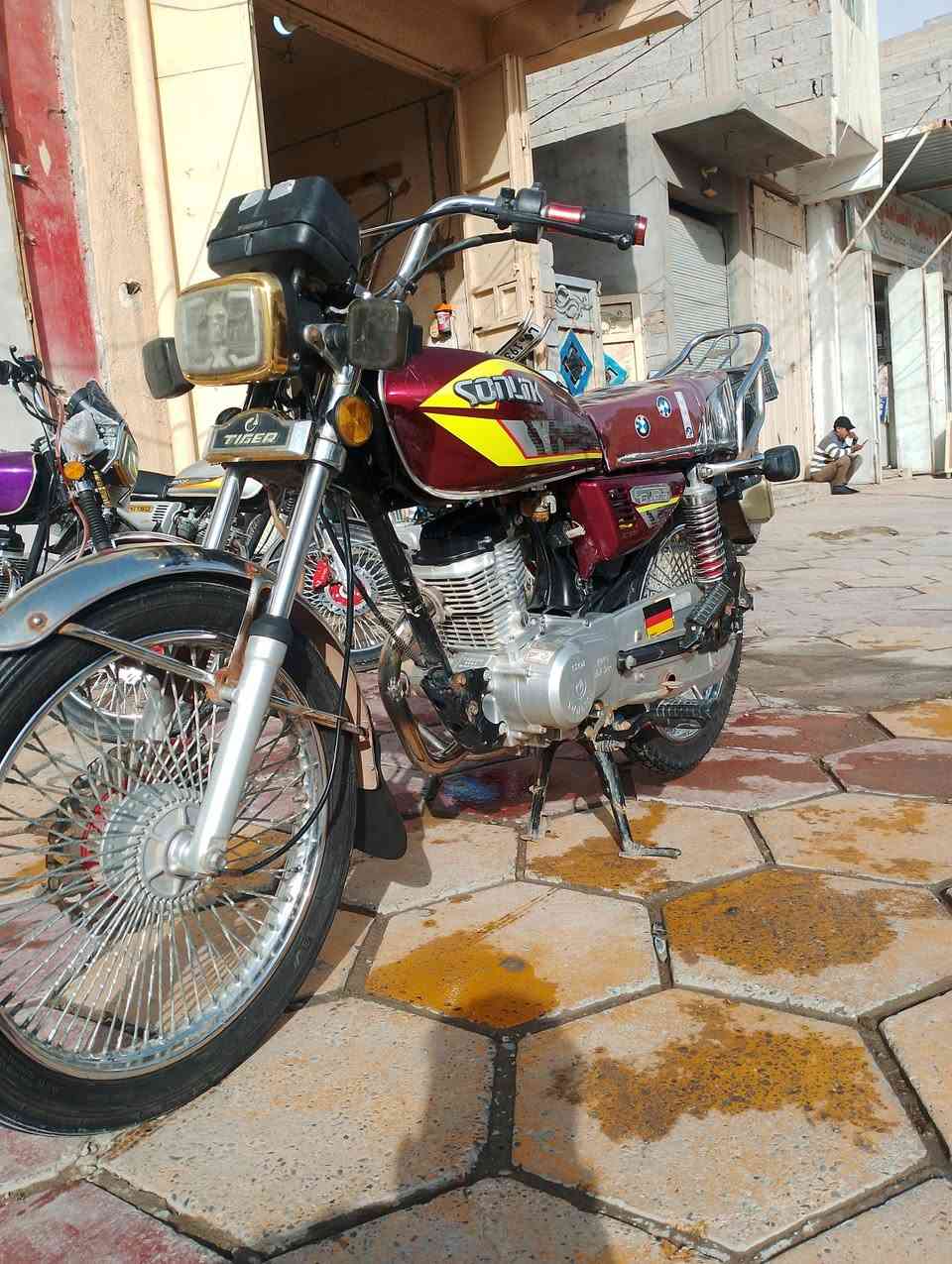 تايكر 23كفالة عام محرك وكشر شرط بلاد.  تخم تاير جديد.  مناقصهة شي.  550وبيهة مجال.  بسيط.  مكاني بلدروز شارع المسعودية ***********مو شراي لتنطي سعر من يمك.  حطب.
