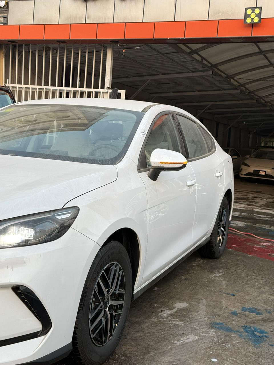 من معرض الاخوين لتجارة السيارات
🚗🔥 BYD SEAL 5 — يجيك ويل كروم يخلي الستايل غير من معرض الاخوين لتجارة السيارات شكل!
تصميم  أنيق… تكنولوجيا حديثة ❗️
🔥السعر 18,500,000 دينار عراقي  شامل الدلال  🔥
• موديل 2025 

🔋 المحرك والتقنيات
 • محرك 1500cc اقتصادي (Hybrid + Electric + Petrol)
 • تبريد أمامي وخلفي قطعتين
 • كير ماوس+  تمشيك  مايقارب2100 كم🔥
 • بصمة + كارت دخول ذكي
 • شاشة وسطية
 • كامرة خلفية
 • حساس خلفي 

💡 الإضاءة والتصميم
 • لايت زنون
 • بك لايت LED
 • ويل كروم 
 • داخل جلد لون أبيض
 • تحكم مقود جانبين

ملحقات:- شاحن + ارضيات + كارت+ ماسحات+ فوم+ مثلث وجميع التفاصيل 

تجربة قيادة مختلفة وتفاصيل تليق باللي يدور على شكل + أداء + تقنية.

📍 العنوان: بغداد – الوزيرية – مقابل المجمع العلمي  

لاستفسارتكم يرجى الاتصال على الأرقام :

📲***********
📲***********
📲***********
