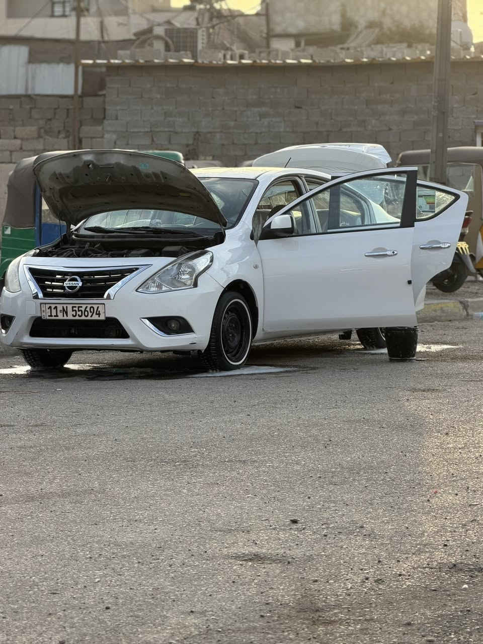 السلام عليكم نيسان صني
٢٠١٨ للبيع 
سياره بيها باب صدر صبغ بدون معجون 
وبيها شخط بل باب الي ورا صدر خفيف 
الباقي كله كفاله صدر جديد 
منضومه غاز منضومه زنون تخم تاير دوشمه عام 
سياره ماشيه ٣١٠  استعمال شخصي 

١٠٧ وبيها مجال 
***********
البياع تقاطع درويش
