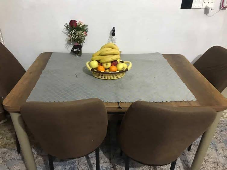 غرفه نوم شبابيه خمس قطع وميز طعام السعر شامل 250
للاستفسار على الرقم ***********
