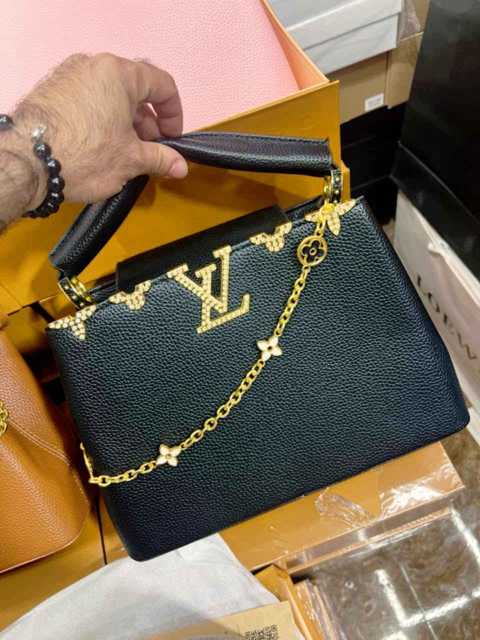 ✨ الأناقة الحقيقية تبدأ من التفاصيل ✨

حقائب Louis Vuitton بتصميم فاخر يضيف لمسة فخامة لكل إطلالة 🤎

👜 ماستر كوالتي
🚚 توصيل داخل بغداد
📩 للحجز راسلنا على الخاص الآن

الكمية محدودة 🔥


**إذا كنت صاحب هذا الإعلان وتريد حذفه لأي سبب، رجاءا أرسل رسالة إلى الدعم الفني**