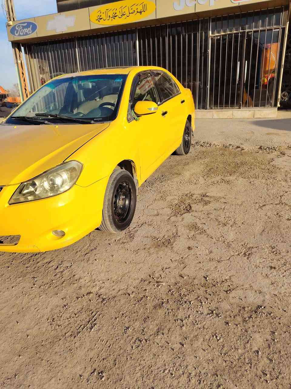 السلام عليكم سيارة بي واي دي للبيع سيارة كير محرك خير من اللة حدادية حلوة ونضيفة الكشر حلو مصبوغة صبغ عام جمالية بية فقط طخة الجاملغ اليمنة فقط الباقي كلة مكفول مداور ثاني  يوم موديل 13 j3سنوية 27مكاني كربلاء حي نضال السعر 42بية مجال بسيط رقمي***********
