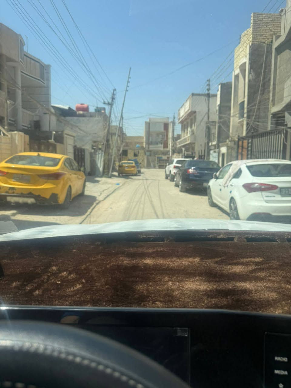 السلام عليكم للبيع للبيع يوجد لدينا مشتمل 120 متر الواجهه 6 النزال 20 في منطقه حي الجهاد الفين بعده مامكطوع يتكون من صاله ومطبخ وغرفه نوم هاتف ***********
