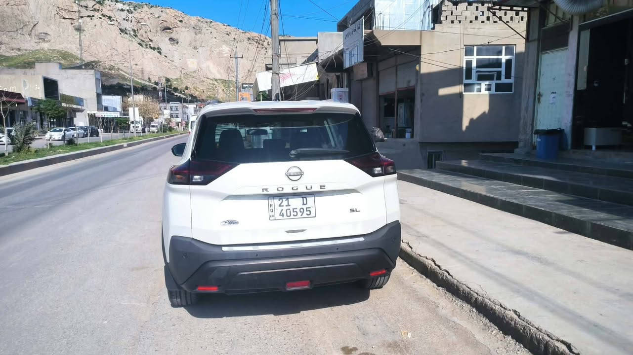 نيسان روج 3 سلندر  2023    sl     رقم سليمانية كامل المواصفات ماشية 37000 ميل كير ومحرك وتبريد شرط بيه قطعة وحدة مبدل بي بونيد  وشوية بارد بيه *********** السعر 150
