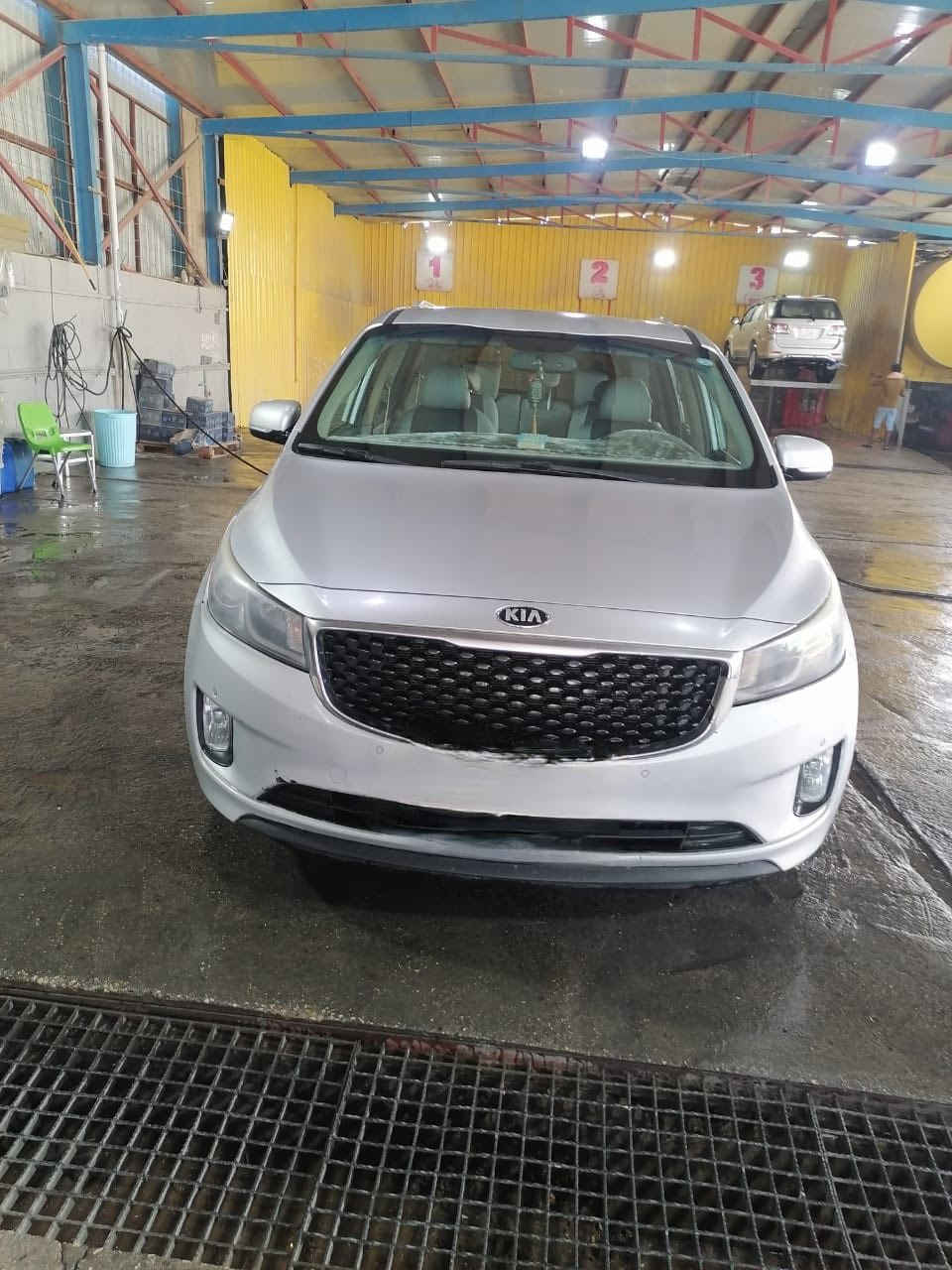 كيا سيدونه
موديل ٢٠١٧ SX 
فول مواصفات ما عد الفتحه 
السياره بصمه 
تحكمات استيرن
 اشاير بالمري أبواب بصمه 
رقم دهوك بسمي تحويل مباشر 
لون سلفر 
ماشيه ١٧٠ ميل  
محرك ٣٣٠٠ 
ضرر قطعتين  قبغ صندوق جاملغ خلفي 
كشن جلد 
بجم كبس
سياره جاهزه من كلشي 
مكان سياره كربلاء 
          السعر ١٧٥ بي مجال 
***********
