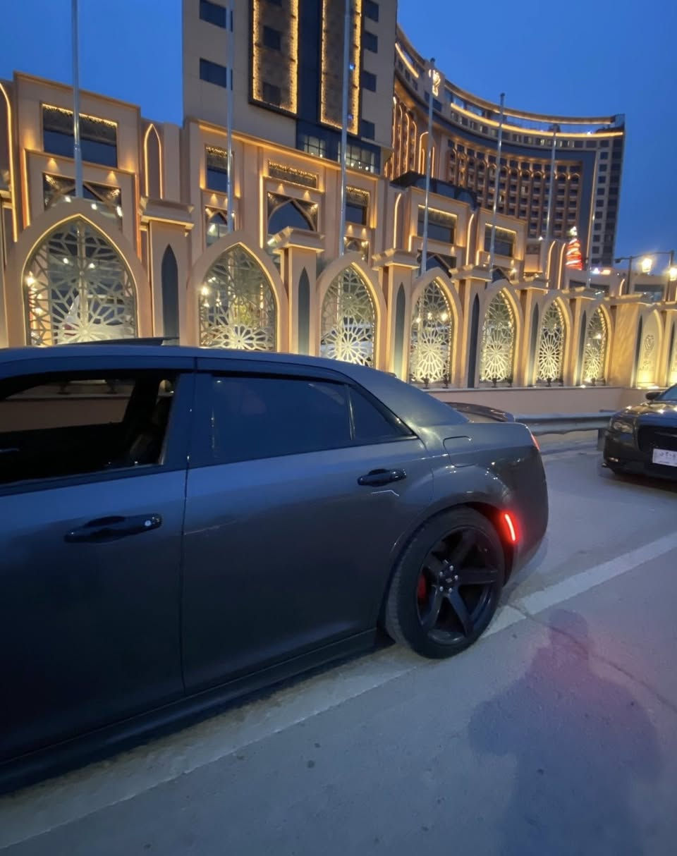 السلام عليكم اوباما اس كولد وارد كندي 🇨🇦
سياره كلين  هنا بيه جاملغ خلفي صبغ فقط 
الشايب 300s كولد البجم العريض 
اوباما 300s موديل 2017
-محرك 6 سلندر 3600 
-حساس خلفي  
-زنون بلادي عدسة عالي ناصي 
-شاشة كبيرة (كار بلي) 
-سقف بنوراما قطعتين 
-ويل ٢٠ نحمه خسفه اصلي مختم مكفول 
-بصمة ابواب تشغيل عن بعد
-السيارة تو ويل 
-كير ماوس 
-كراسي كهرباء
-كراسي امامي تدفئه 
-كراسي جلد 
-كشنات جلد  (مختوم اس بلاد لون ذهبي )
-سكليتر كهرباء 
-ستيرن كهرباء (تدفئه ستيرن)
-شفتات ستيرن
-سستم صوت (الباين)  
-ماشية 130 
-وبيهة مواصفات بعد
-مواصفات ال s كولد اديشن  فول مواصفات 
-السيارة نصبتهة بل حقيقة احلة من الصور 
-المكان بغداد 
-السعر 230 وبيه مجال بسيط 
-الاستفسار   ***********
ملاحضه سياره ممشى اربيل قبل ٤ اشهر  دخلت سياره جديده صدر تخم تاير تراي زيرو مابيه  مصرف ابدد سياره اي كلوب ممشتغل بيه
