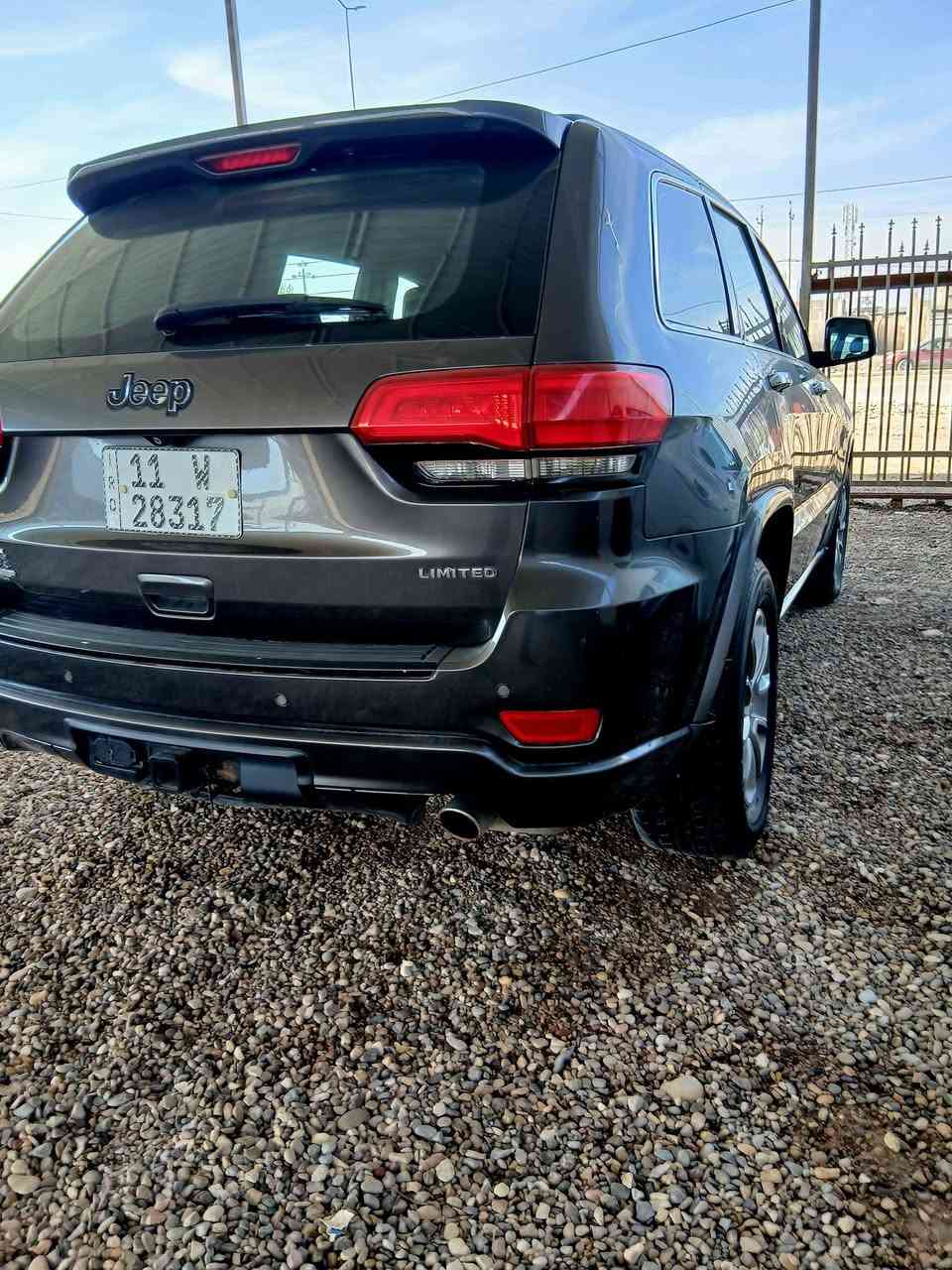 السلام عليكم جيب لاريدو امريكي 2015 لمتد فول حدثه جملغ. الايسر والبنيد بدون. دواخل 
 
المواصفات
-محرك 3600 V6
-كير 8 نمر  
- 4x4 فور ويل
- فتحة سقف
- بصمة
-شفتات ستيرن

- شاشة اعطال
-كشنات تدفئ امامي
-كشنات كهرباء الامام
- 
-تبريد خلفي
-منافذ كهرباء
-كشنات جلد اسود 
-حساسات خلفية مع كامرة دواره
-صندوق كهرباء
-تشغيل عن بعد
-رقم بغداد ثاني يوم تحويل 
-  
-سعرها١٧٠ وبيها مجال 
مكان بابل
للتواصل : *********** 
اخوان السياره جاهزه ومثل ما موجود بالصوره الشراي يتصل
وتدلل
