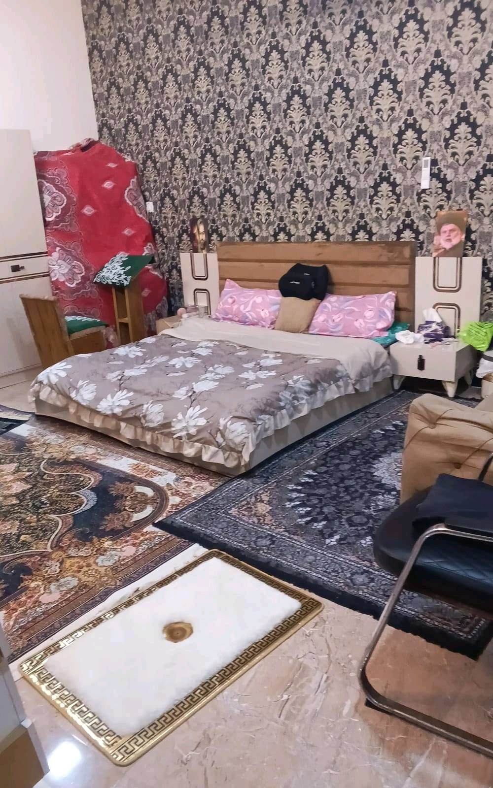 البيت  زراعي سند 25   بغداد حي  الجهاد بل الحمدانيه بضهر شارع العام 150 متر غرفتين وصاله  وحمامات اثنين وكراج سعره 95 مليون وبي مجال***********