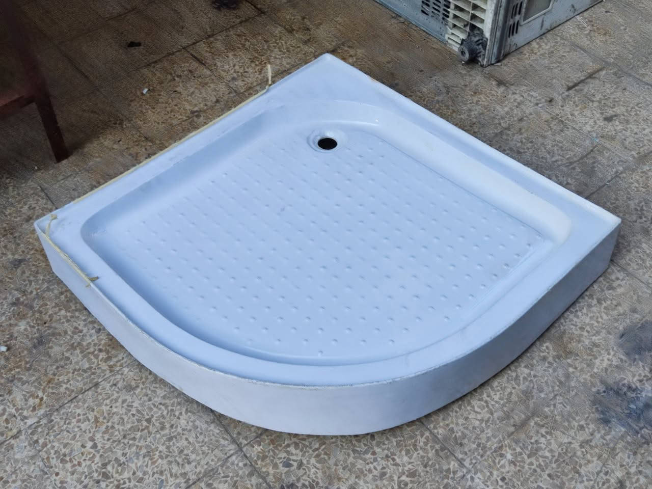 سلام عليكم أرضيه مال دوش سعر القطعه 15 الف موجود كميه للاستفسار تعال واتساب ***********
