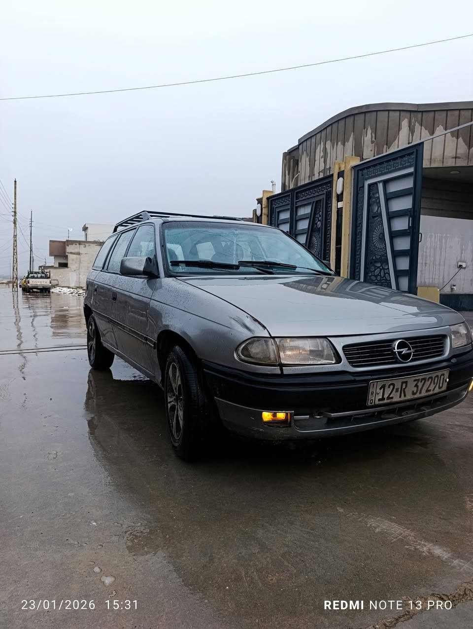 سيارة أوبل أسترا (Opel Astra) ستيشن - للبيع
​سيارة عائلية نظيفة جداً، باسمي والتحويل بشرط وجاهزة للعمل والارزاق.
​التفاصيل:
​الموديل: 1994.
​الرقم: نينوى (رقم جديد مسطرة).
​الملكية: السيارة باسمي والتحويل مباشر وبشرط.
​البودي: مصبوغة عام للجمالية، البونيد مبدل.
​المحرك: بحالة ممتازة جداً (بشرط الفحص).
​التجهيزات: التدفئة والتبريد شغالين 100% (تبريد ثلج ونار).
​الحالة الميكانيكية: طخم كامل جديد، حدادة ومحرك وكير بشرط الفحص (شغل واطلع).
​الموقع: الموصل - الجانب الأيمن (حي الإحليلة).
السعر: 50 ورقة.
​للتواصل والاستفسار:
رقم الهاتف: ***********
يمكن التواصل عبر (اتصال أو واتساب أو الخاص).
