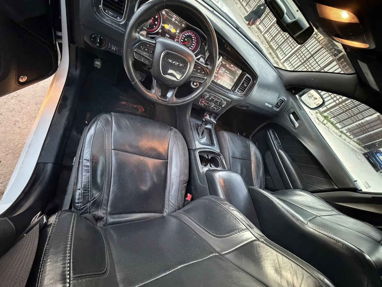 جارجر 2016 امريكيه رقم بغداد باسمي SXT فول عده الفتحه محدث Srt
حادث جاملغ وبنيد بدون شواصي وبل عراق صار بيه صبغ باب 
ماشيه 85 محرك كير مكفوله سياره جديده ما بيه نواقص 
مكانه بغداد. الكرخ السعر174
***********
