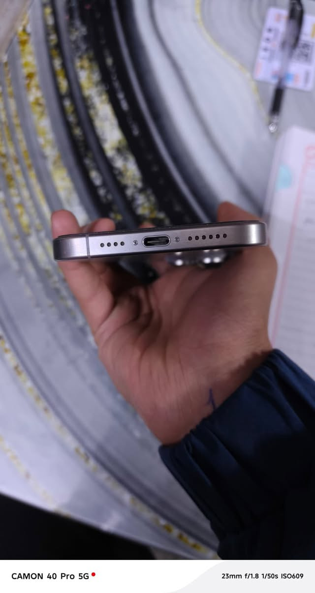 السلام عليكم ايفون 15 برو ماكس ذاكره 256 بطاريه 91 عربي شرق اوسط موجود بس الكارتونه مالته نظيف بمعنى الكلمة ما بي اي مشاكل فقط مبدل شورت الشحن السعر 975الف وبي مجال للطيبين ***********
