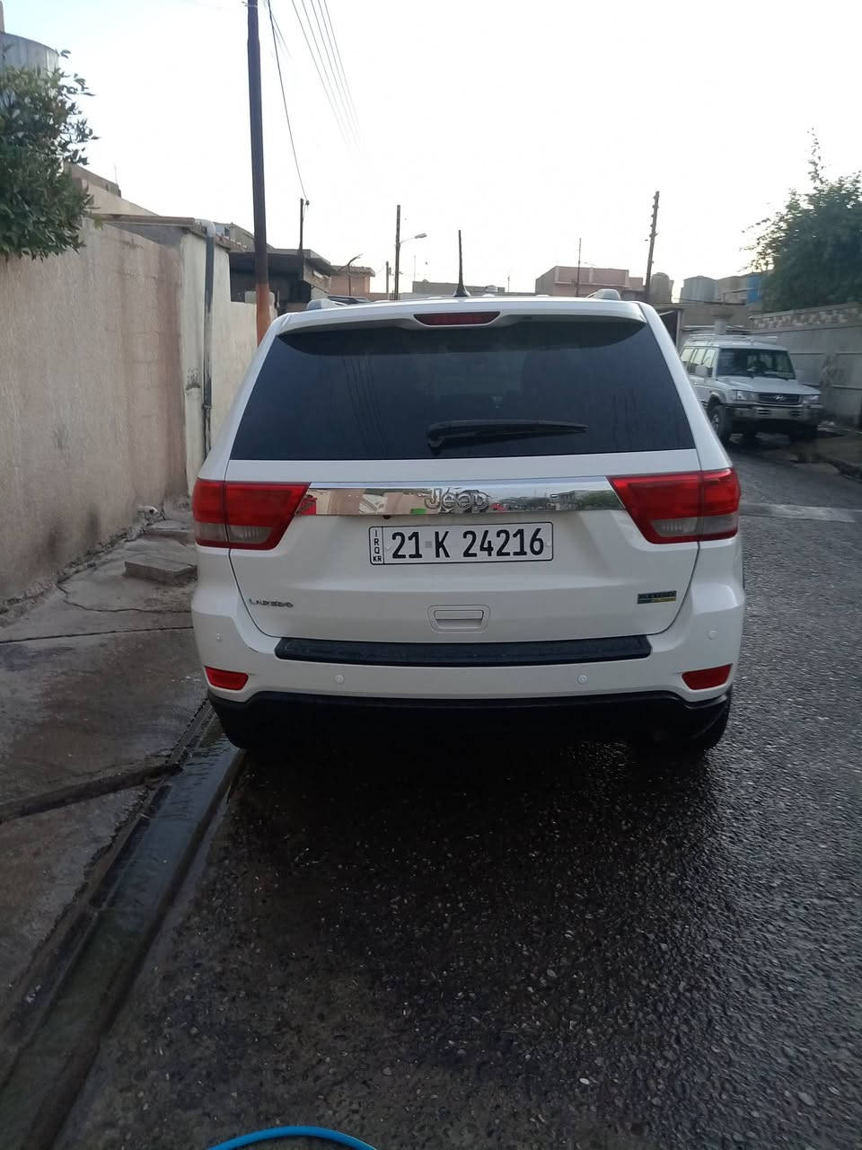 سلام عليكم سياره جيب أمريكي للبيع. موديل 2011 سياره كلين مابيه قطره صبغ  محرك كير اكسل بلشرط  محرك 6 سلندر نشاط فول تدفئه وتبريد شغال  تواير جواهه جدد  سياره جديده رقم السليمانيه . للنتصال ***********
