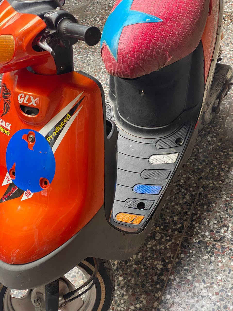 للبيع شباب 
ستين بطى بلاديه كامله
شغاله هنرد واحد اي وكت باتري موجود بس دكمه مال سلف خربانه عنواني بغداد العبدي  شارع ٢٠ 
السعر 140 ألف 
رقم الهاتف ***********
