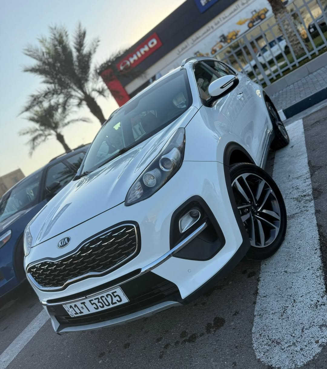 السلام عليكم / سبورتج موديل /2021 
رقم بغداد / ماشيه 60 / جديده 
مواصفات / بصمه / حساس امامي 
اشاير بامري / مري شفط 
مكينه 2000 / دوش 
السياره بيهه الدعاميه الاماميه صبغ 
مكان السياره / السيديه. 
رقم التلفون / ***********
