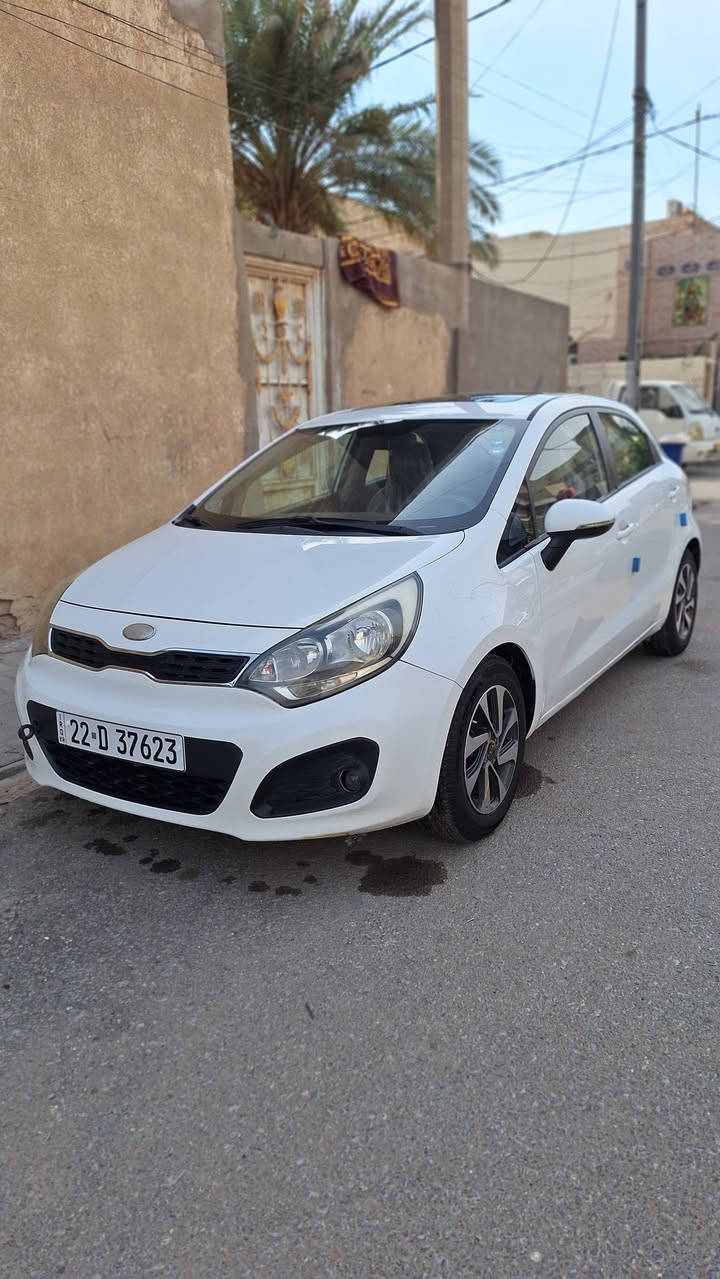كيا ريو 2014 هاتشباك خليجي محرك 1600
تبريد وكير ومكينه مكفولات الداخل نضيف كلش 
بيها قطيعتين مبدلات الباب الوره السايق والجاملغ الامامي بصوب العبري
وبارد بالجاملغ الورة السايق فقط. 
رقم اربيل 
السعر(( ١٠٠ ))وبيها مجال  مكاني النجف الاشرف 
***********
