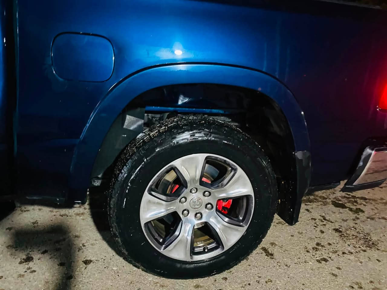 أعــاده نشــــٌـر
🚘 للبيع | رام لارامي 
 2021 🚘

✅ محرك V8 
✅ زينون
✅ حساسات أمامية وخلفية
✅ رادار
✅ داخلية قرميدي
✅ فل أوبشن (بدون بانوراما)
✅ مقاعد مع تبريد وتدفئة
✅ باب كبير
✅ بدي قصير

💰 السعر: 260
📞 للتواصل: ***********
