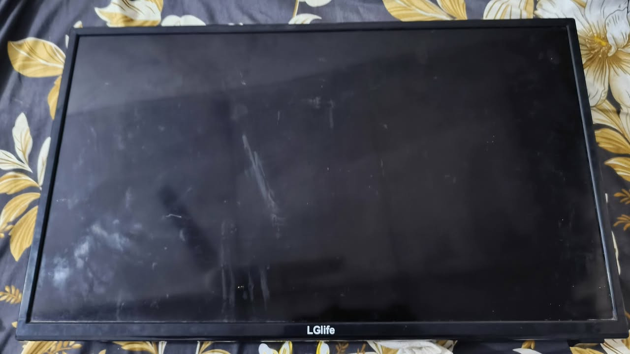 سلام عليكم شاشة الجي للبيع مواصفات بلصوره انترنيت بيها عطل بل شاشه تشتغل وره شويه صير مثل الخطوط موجود التصوير شكد تنطي سعر ***********
