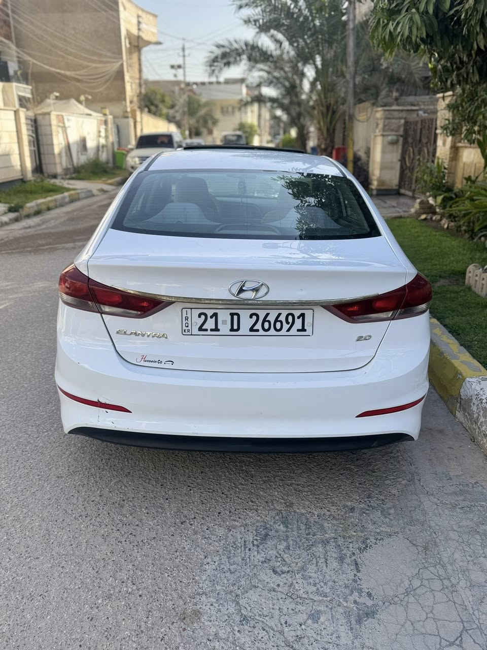 السلام عليكم النترا  2017 خليجي
فول مواصفات 1/1 عدا البصمة
السياره بيه ربع الباب صبغ والباقي مكفول من الصبغ والتبديل 
رقم سليمانيه انكليزي الجديد تحويل شرط 

مكينة 2000 دوش 
فتحة سقف سلايد 
تحكم ستيرن 
شاشة أندرويد 
 كاميرا   خلفي 
قطعتين تبريد 
حاكية و بلوتوث 
حساس أمامي
حساس خلفي
لد نهاري أمامي 
ويل كب كروم 
مري جانبية كهرباء + اشاير 
مود درايف ( اقتصادي و رياضي ونورمل )
العنوان بغداد 
الشراي يتصل ***********
السعر 135بيهً مجال
