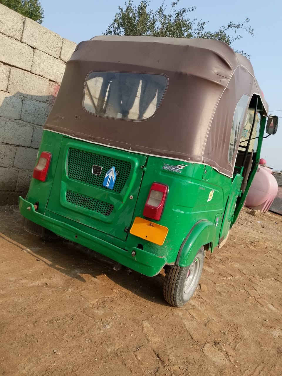 سلام عليكم تكتك موديل 2021 رقم وسنويه بصره هزه جديده يعني بس راعيه يبصملك شرط التحويل تخم تاير جديد لا
تنقيص ولا تبخير ولمكينه مامفتوحه تكتك 
مستعجل عله بيعته 6500 وبيه مجال 
جاهزه للشغل مكاني واسط العزيزيه 
للتواصل ***********
