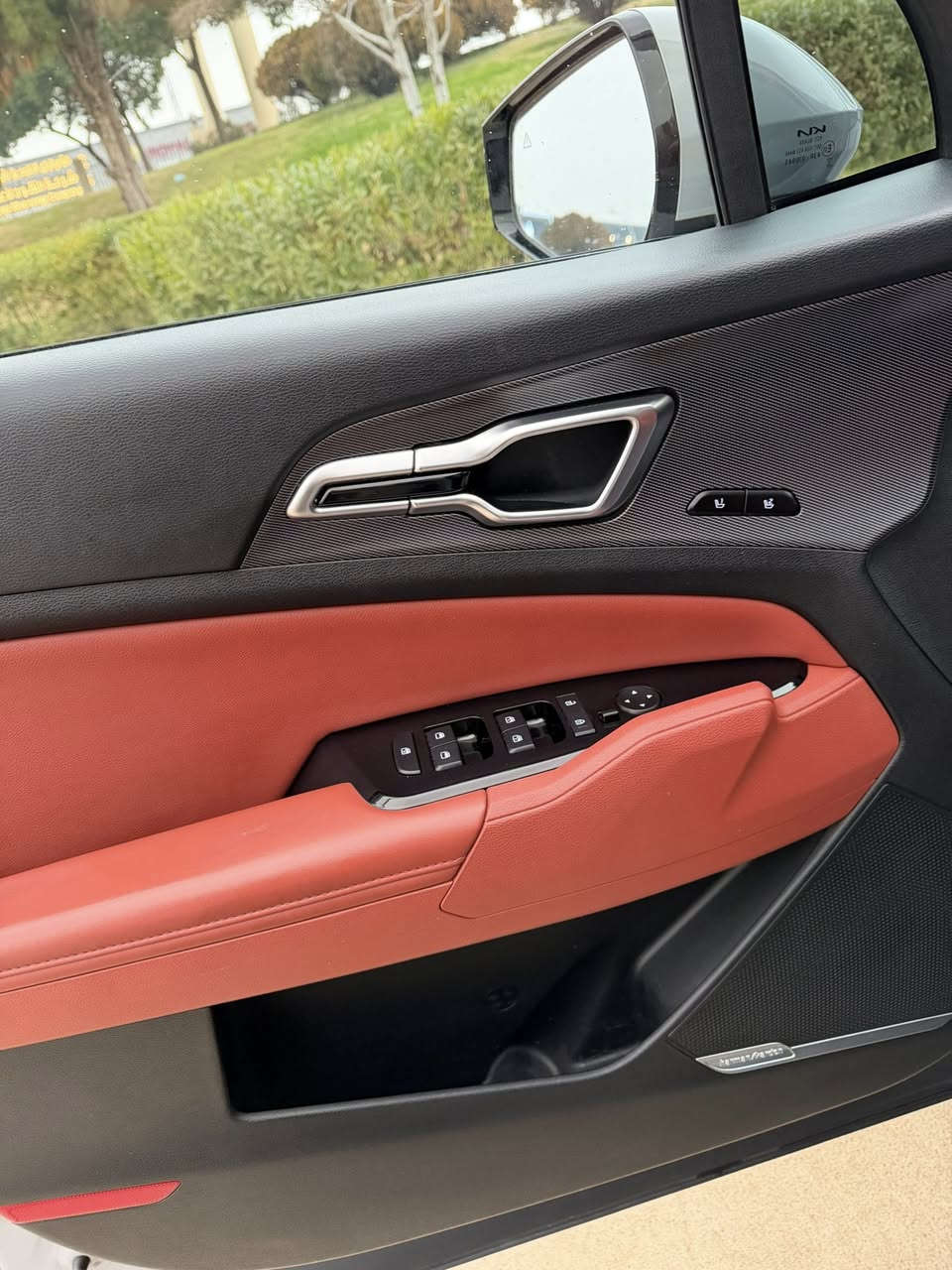 كيا سبورتج 2024 فول اعلى فئة
سقف بنورامي بالكامل
بصمة ابواب وتشغيل
شاشة كبيرة متصلة 
محرك 2500 كبير 
كير 8 نمر 
مقاعد جلد 
كيج اللكتروني  دجتل 4 اشكال
كشنات كهرباء 3 دكم
دواخل احمر 
مقاعد خرن 
صندوق كهرباء شفط
كامرات
هاندبريك بصمة
رادارات 360درجة
قيادة ذاتية
نقط عمياء + اشاير بالمري
حساسات 360 درجة
ستيرن ومقاعد تدفئة
اوتو هولد
شاحن هاتف لاسلكي 
سستم سماعات هارمان
تشغيل عن بعد 
ويل كب 5
شاشة لمس متغيرة للتحكم بالميديا او التبريد
منافذ شحن بالمقاعد 
انظمة قيادة متعددة وانظمة منحدرات
لددات امامي وخلفي 
لايتات عدسة زنون
السياره فول مواصفات متنعد  
السيارة بيها تبديل جاملغ وربع البونيد صبغ بدون دواخل 
باقي مكفول كير والمحرك ايضاً كلها بالشرط
رقم اربيل باسمي هزة وسنوية كلها جديد الى 2031
شرط التحويل او الوكالة 
السعر : 228 $ وماكو هيج سعر بكل السوك 
*********** / اربيل
