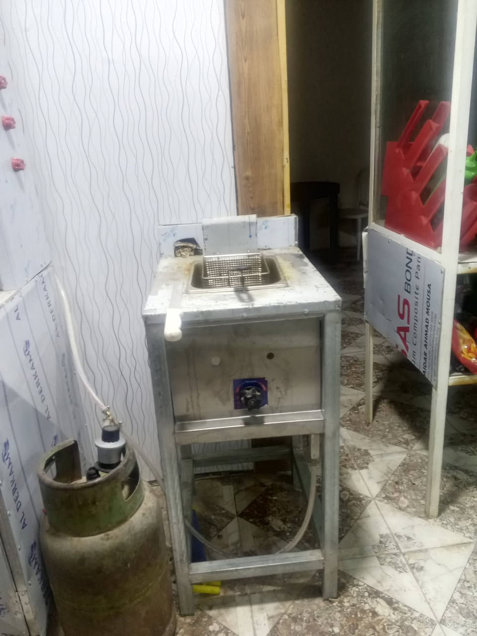 غراض مطعم للبيع عنوان ديالى الخالص رقم الهاتف ***********
