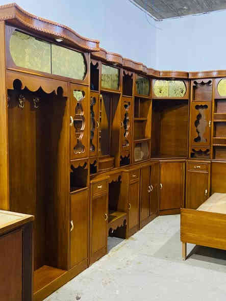 سلام عليكم للبيع غرف نوم خشب عراقي صاج داخل قطعتين وخارج بشرط 5 ملم حطاطه كنتور ملحق 6طابقين نضافه فول عنوان الرمانه البعبيد سعرها 900 وبي مجال 
***********
