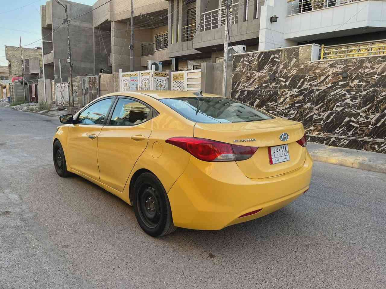السلام عليكم للبيع هونداي النترا موديل 2012 رقم بغداد الماني تحويل مباشر محرك 1800 دوش فتحه السياره بيها حادث باب موضح بالصور كير ومحرك وحداديه جدد للاستفسار *********** مكاني بغداد
