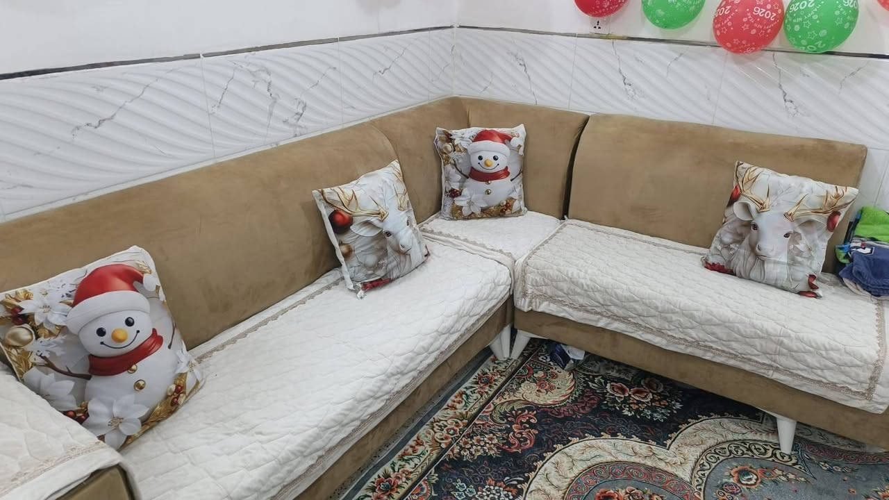 السلام عليكم عندي هذا طخم للبيع سوكي أخذته ب٢٥٠ صارله عندي اقل السنه ناعم نضيف السفنتج والقماش مالته بس يحتاج كم رجل جديده رايدته ب١٠٠ مكاني الثعالبه شارع جامع العطاء للاستفسار الاتصال على الرقم ***********
